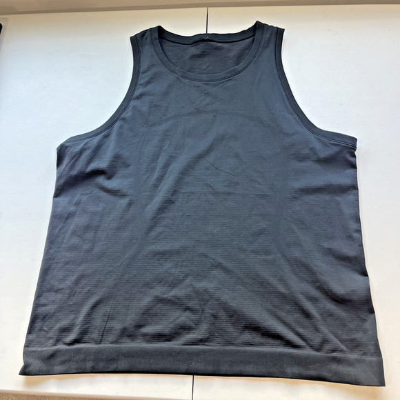 Lululemon Women SZ 12 Swiftly Breathe Relaxed Muscle Tank Top Black Breathable - Picture 1 of 7